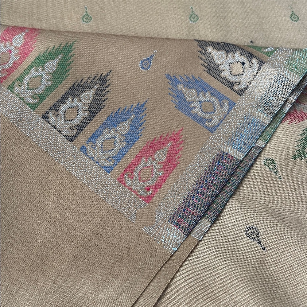 NWT Patterned Scarf - Picture 3 of 8